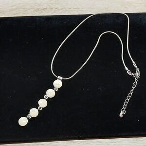 Vintage Cream Silver Tone Costume Jewelry Necklace #21W